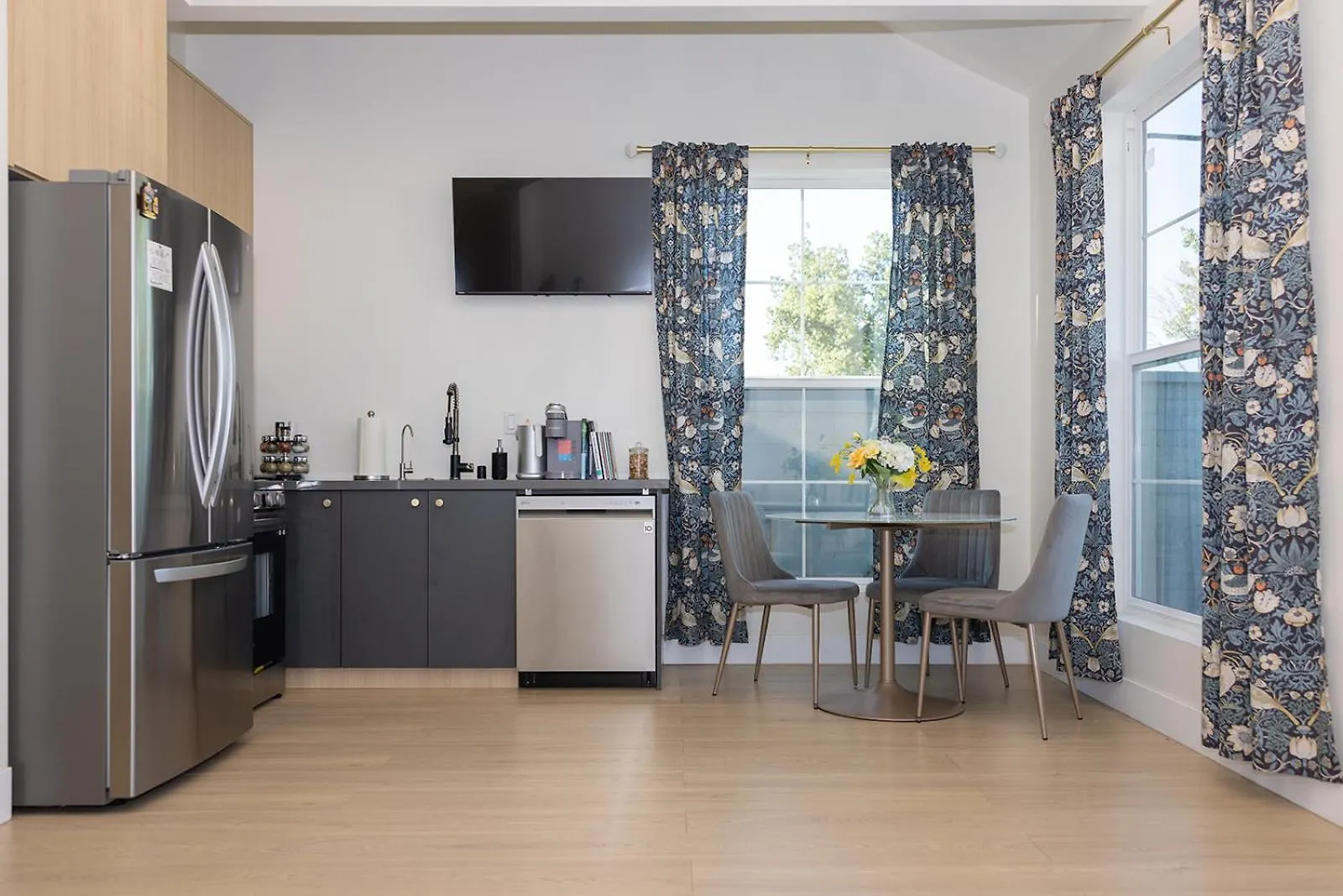 Hollywood Family Nest In Burbank, Steps To Studios! United States